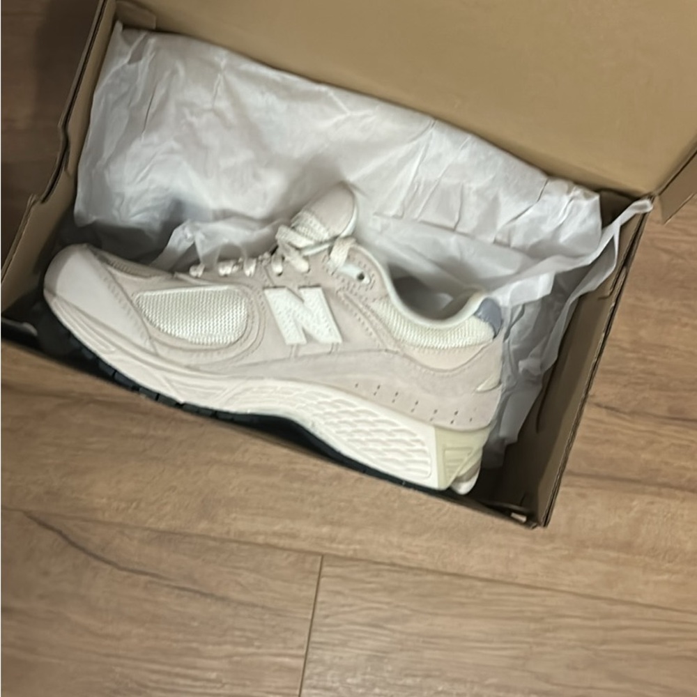 Women's Cream Sneakers